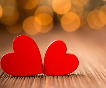 Sedang Jatuh Cinta? Lakukan 5 Hal Ini, InsyaAllah Hatimu Akan Sejuk