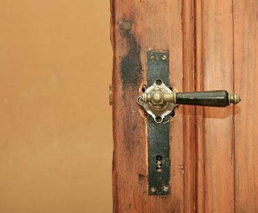 Kuman Pada Gagang Pintu