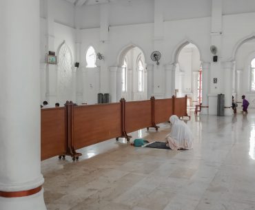 wanita haid masuk masjid