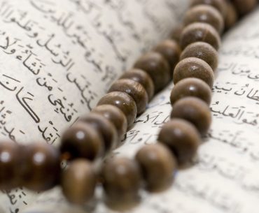 bukan rasulullah yang menulis al quran (source shutterstock)