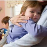 7 Manfaat Pelukan Ketika Mengasuh Anak