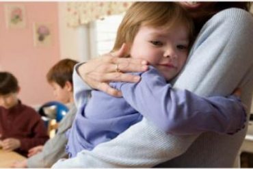 7 Manfaat Pelukan Ketika Mengasuh Anak