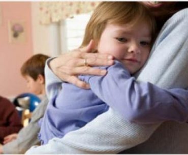 7 Manfaat Pelukan Ketika Mengasuh Anak