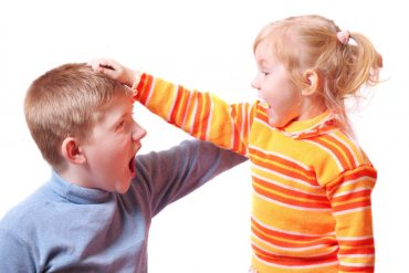 Ketika Anak Bertengkar, Damaikan dengan 5 Langkah Ini