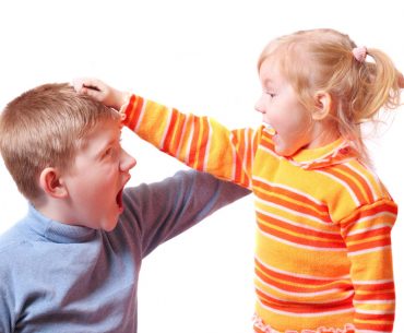 Ketika Anak Bertengkar, Damaikan dengan 5 Langkah Ini