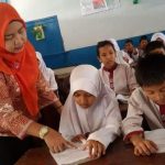 Sadari & Ketahuilah Besarnya Jasa Seorang Guru