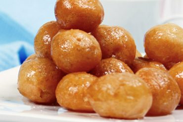 Sama-Sama Digoreng, Zalabia dan Awamat Apa Bedanya?