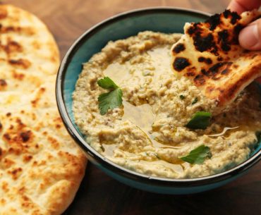 Baba Ganoush, Saus Terong Khas Timur Tengah yang Lembut Baba Ganoush, Saus Terong Khas Timur Tengah yang Lembut