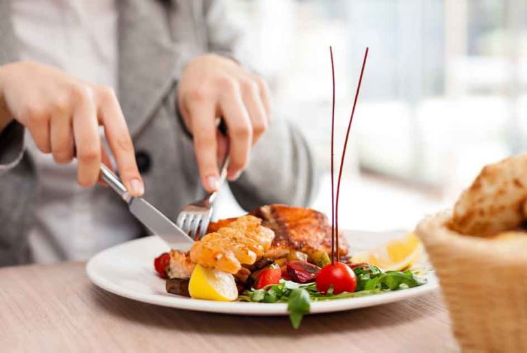 4 Etiket Jamuan Makan yang Wajib Kamu Tahu