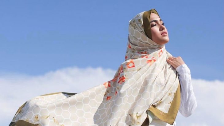 Islam Justru Melindungi Kehormatan Seorang Wanita