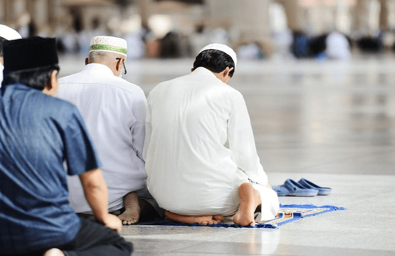 Inilah Doa yang Patut Kamu Lantunkan Saat Tasyahud Akhir