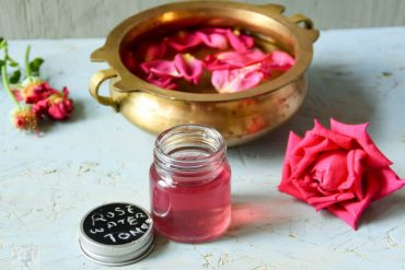 7 Langkah Mudah Membuat Air Mawar. Coba Deh!