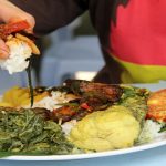 Inilah Hikmah Makan Dengan Tangan Kanan