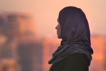 alasan wanita iran melepas hijab