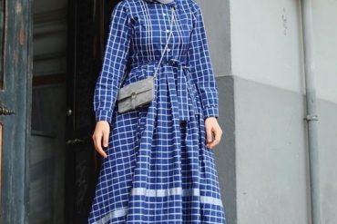 6 Cara Tampil Keren dengan Dress Kotak-Kotak