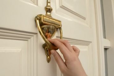 9 Adab Bertamu Menurut Islam