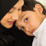 Jika Bahasa Cinta Anak adalah ‘Sentuhan Fisik’, Lakukan 8 Hal Ini