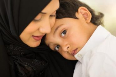 Jika Bahasa Cinta Anak adalah ‘Sentuhan Fisik’, Lakukan 8 Hal Ini