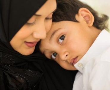 Jika Bahasa Cinta Anak adalah ‘Sentuhan Fisik’, Lakukan 8 Hal Ini