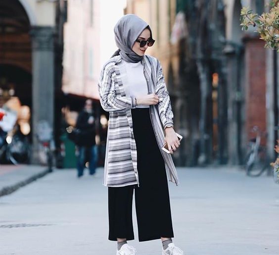5 Tips Agar Tampil Keren dengan Long Cardigan