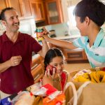 Latih Disiplin Anak, Ajak Mereka Membuat Aturan Keluarga dengan 6 Langkah Ini