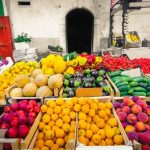 Anggur Salah satu buah yang dapat mencegah terjadinya penyakit jantung yaitu buah anggur. Buah anggur terutama anggur merah dan ungu banyak mengandung flavonoid dan resveratrol yang dapat meningkatkan kesehatan sel-sel yang melapisi pembuluh darah.