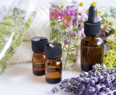 Rawat Kulitmu secara Alami dengan 3 Minyak Esensial Ini