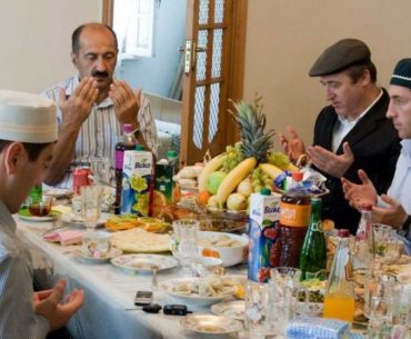 Inilah Beberapa Adab & Doa Penting Saat Makan