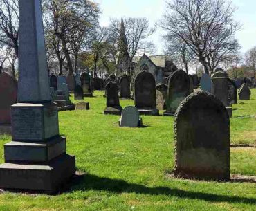 Kamu Dilarang Melakukan Ini Pada Kuburan