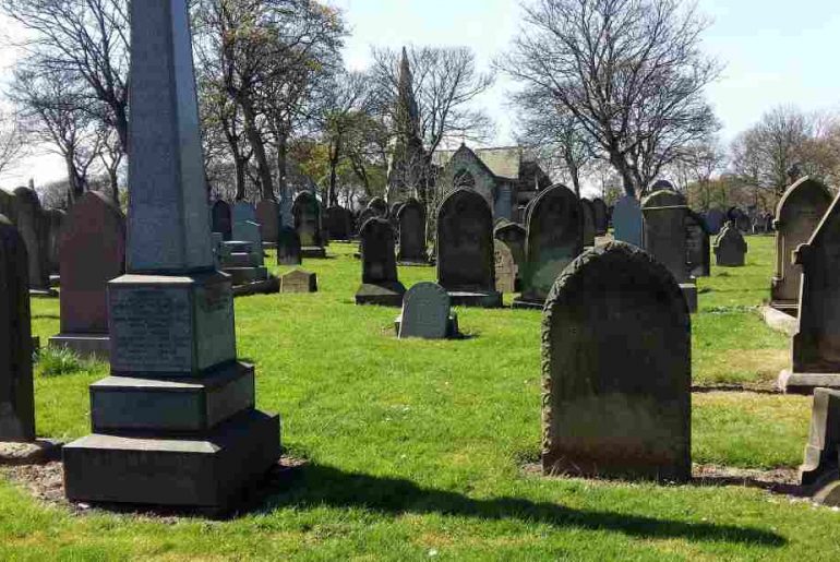 Kamu Dilarang Melakukan Ini Pada Kuburan