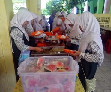 Adab Makan & Minum yang Wajib Kamu Tahu (Part 3)