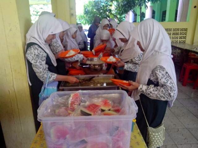 Adab Makan & Minum yang Wajib Kamu Tahu (Part 3)