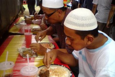 Adab Makan & Minum yang Wajib Kamu Tahu (Part 4)