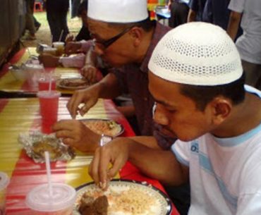 Adab Makan & Minum yang Wajib Kamu Tahu (Part 4)