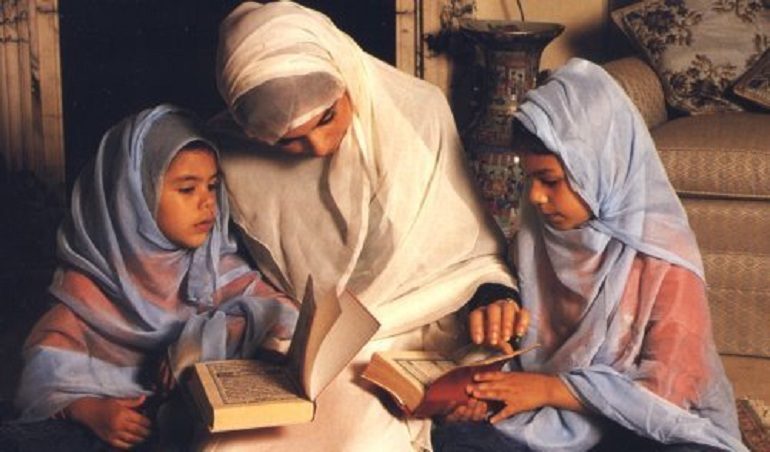 Jika Bahasa Cinta Anak adalah ‘Kalimat Positif’, Lakukan 5 Hal Ini