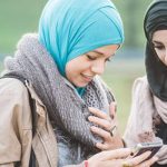 6 Bahasa Tubuh Ini Membuat Orang Lain Nyaman Berbincang dengan Kita