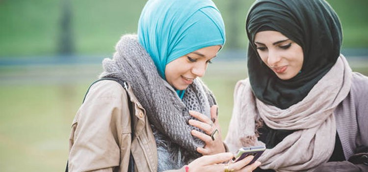 6 Bahasa Tubuh Ini Membuat Orang Lain Nyaman Berbincang dengan Kita