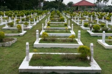 Inilah yang Dilakukan Rasulullah Saat Ziarah Kubur