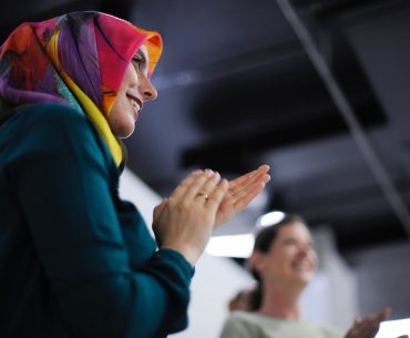 Buat Hati Orang Lain Bahagia dengan 9 Kalimat Pujian Ini