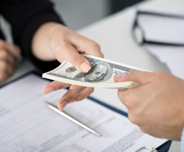 Ingin Meminjam Uang? Pikirkanlah Dulu Nasehat Ini