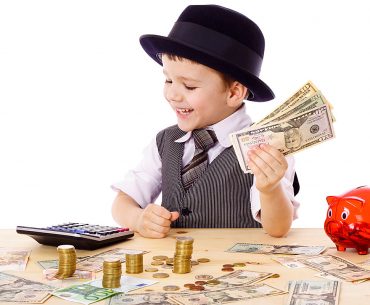 7 Cara Bijak Mengajarkan Anak Soal Uang