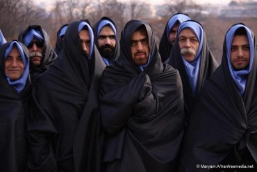 Pria Iran Mengenakan Jilbab Dan Inilah Alasannya