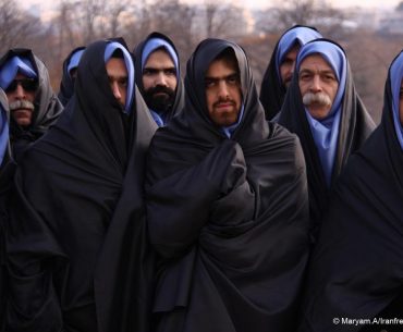 Pria Iran Mengenakan Jilbab Dan Inilah Alasannya