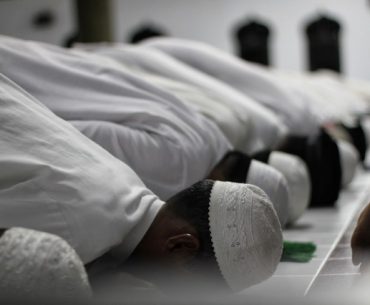 Mengaku Cinta Allah? Cek 10 Tanda Orang yang Mencintai Allah Ini