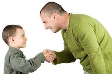 Ajarkan Anak Sopan Santun dan Menghormati dengan 5 Cara Ini