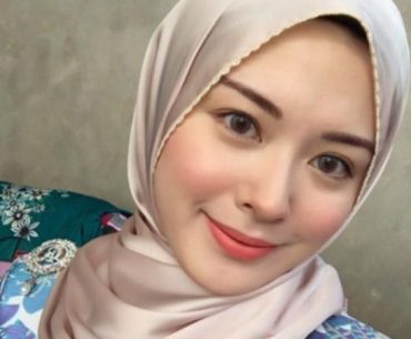 Tampil Cantik Ala Selebgram, Miliki 10 Kosmetik Ini untuk Riasan Natural Sehari-Hari