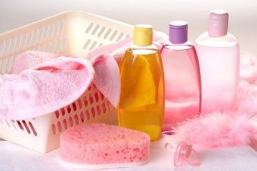 Selain untuk Bayi, Ini 7 Kegunaan Lain Baby Oil
