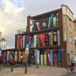 Apartemen di Belanda Ini Disulap Menjadi Rak Buku Raksasa!