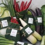 Supermarket di Bali Ini Menggunakan Daun Pisang untuk Mengemas Bahan Segar. Ini Alasannya
