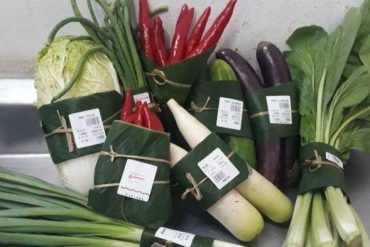 Supermarket di Bali Ini Menggunakan Daun Pisang untuk Mengemas Bahan Segar. Ini Alasannya